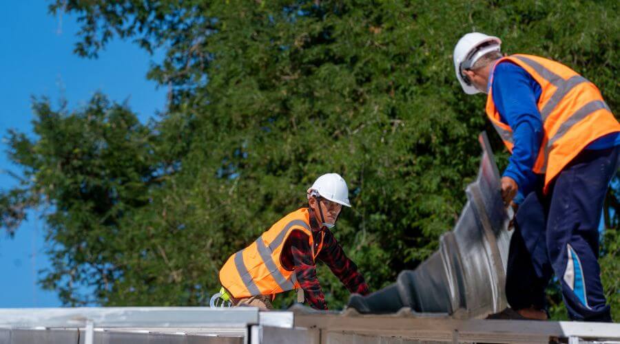 Professional gutter cleaning in Toccoa, GA